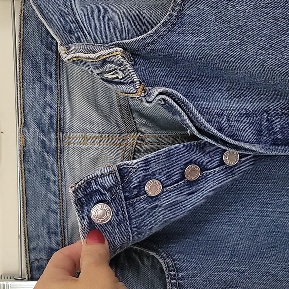 Levi's 501 Button Fly Faded & Distressed Raw Hem Blue Jeans 33 X 29 - Picture 2 of 12